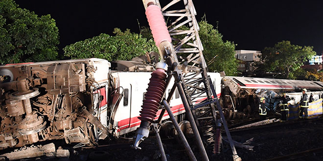 22 dead as train derails in Taiwan