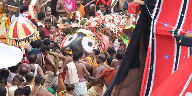 Lakhs throng Puri for Rath Yatra