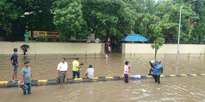 Record July rain paralyses Mumbai